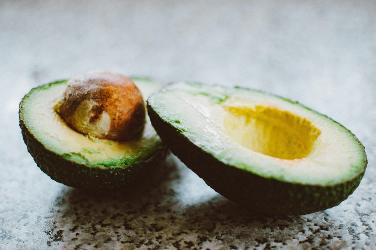 Superfruit im Einsatz: Avocado-Olivenöl-Haarkur selber machen